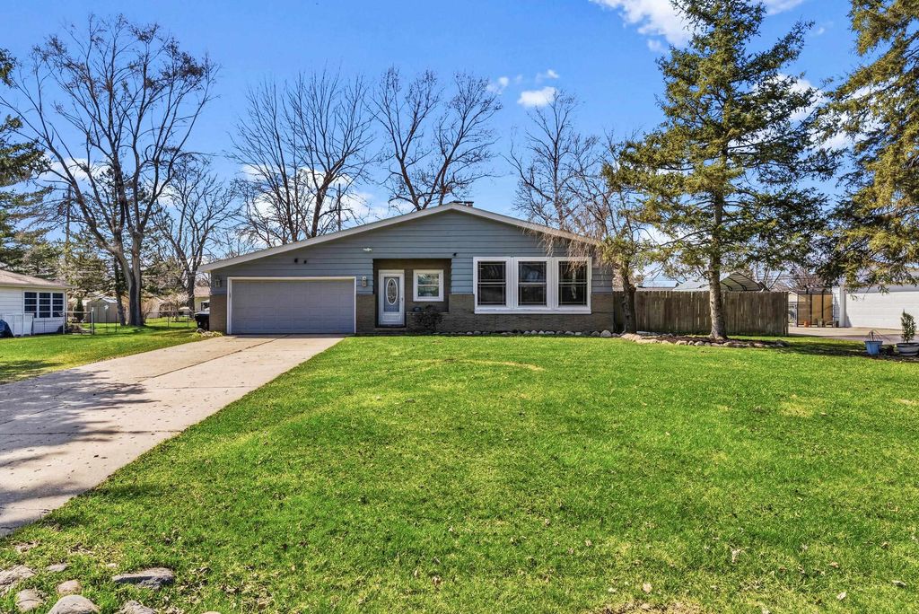 2125 Thistlewood Drive, Burton, MI 48509