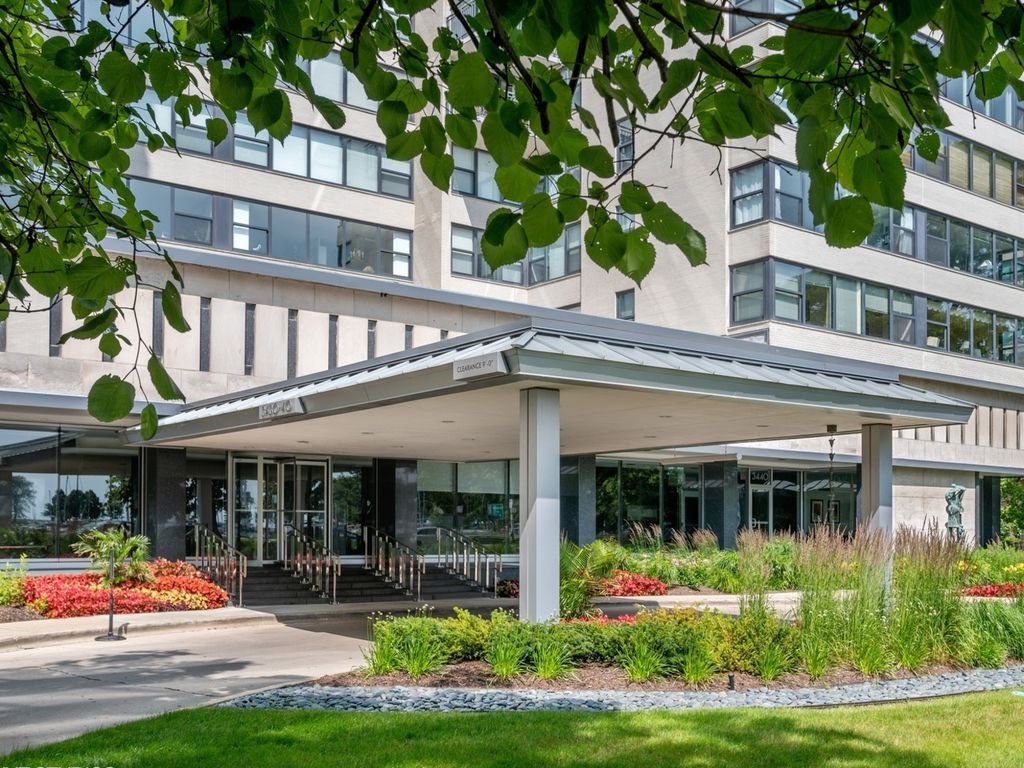 3430 N Lake Shore Drive 9L, Chicago, IL 60657