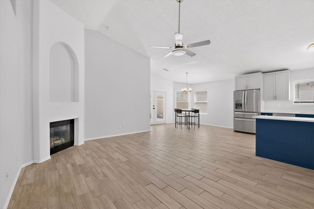 11 Flores Bonitas Avenue, Los Lunas, NM 87031