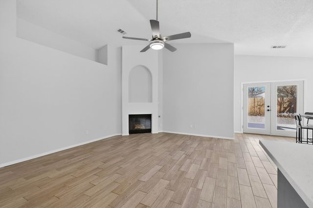 11 Flores Bonitas Avenue, Los Lunas, NM 87031