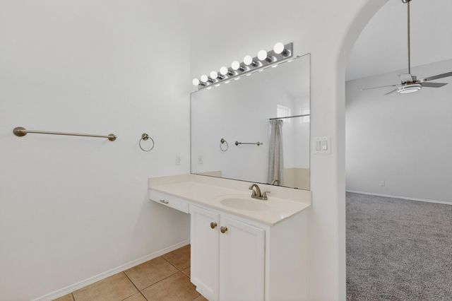 11 Flores Bonitas Avenue, Los Lunas, NM 87031