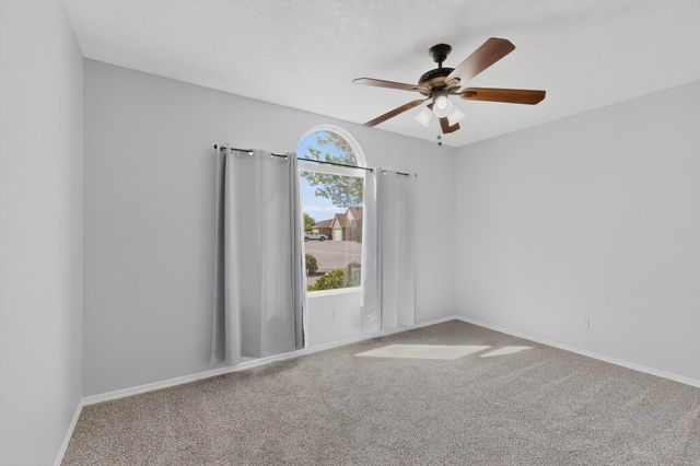 11 Flores Bonitas Avenue, Los Lunas, NM 87031