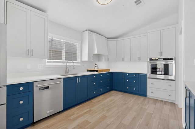 11 Flores Bonitas Avenue, Los Lunas, NM 87031