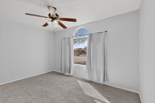 11 Flores Bonitas Avenue, Los Lunas, NM 87031