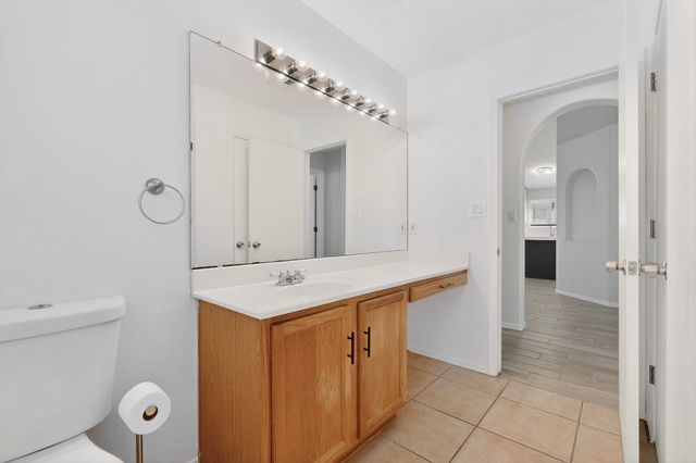 11 Flores Bonitas Avenue, Los Lunas, NM 87031