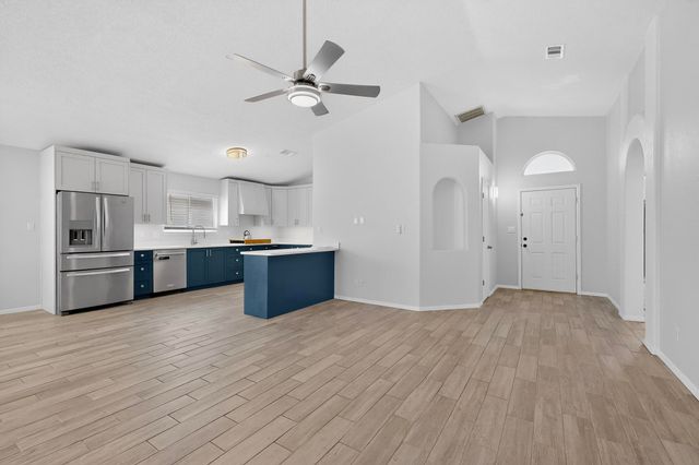 11 Flores Bonitas Avenue, Los Lunas, NM 87031