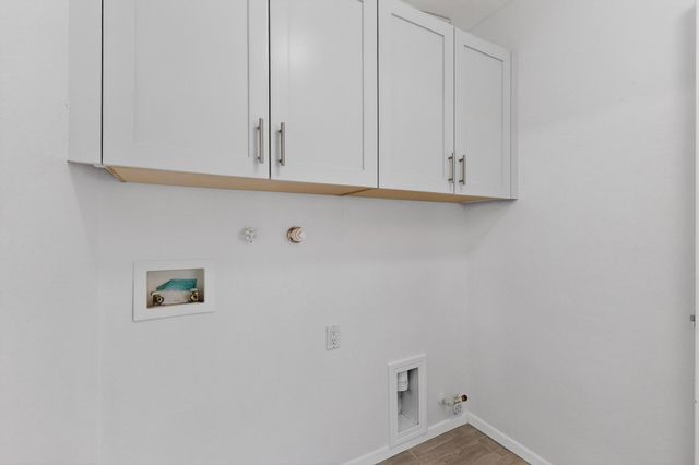 11 Flores Bonitas Avenue, Los Lunas, NM 87031