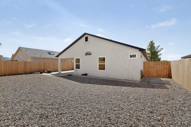 11 Flores Bonitas Avenue, Los Lunas, NM 87031