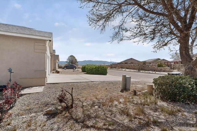 11 Flores Bonitas Avenue, Los Lunas, NM 87031