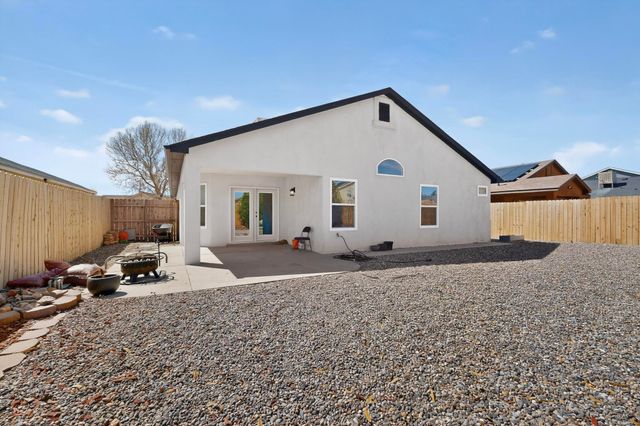 11 Flores Bonitas Avenue, Los Lunas, NM 87031