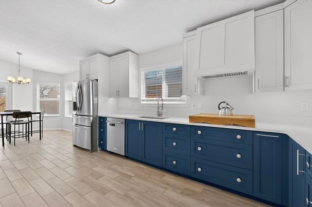 11 Flores Bonitas Avenue, Los Lunas, NM 87031