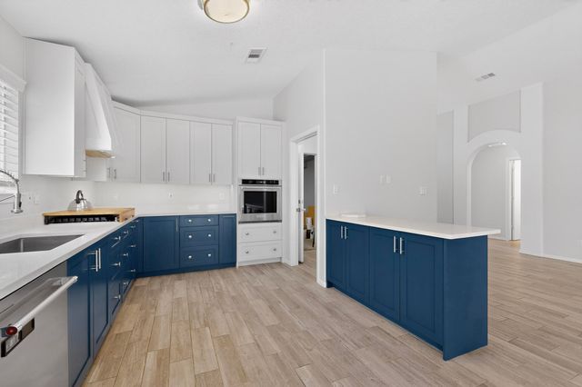 11 Flores Bonitas Avenue, Los Lunas, NM 87031