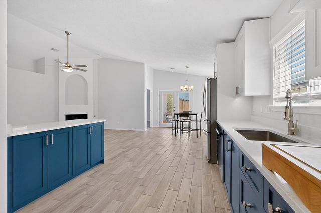 11 Flores Bonitas Avenue, Los Lunas, NM 87031