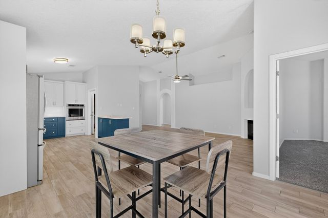 11 Flores Bonitas Avenue, Los Lunas, NM 87031