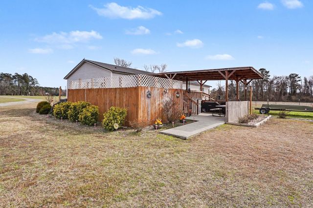 1619 Grain Bin Rd., Lake View, SC 29563