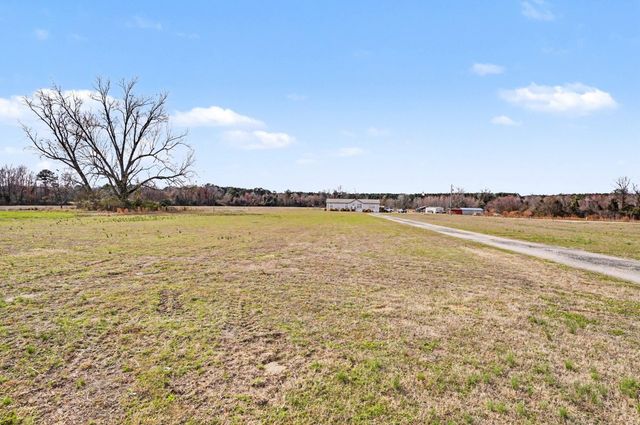 1619 Grain Bin Rd., Lake View, SC 29563