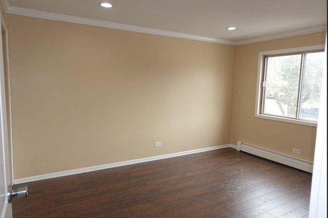 629 W 65th Street W 3, Westmont, IL 60559