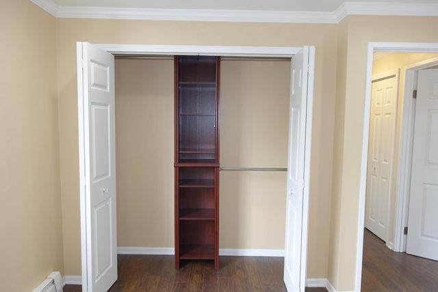 629 W 65th Street W 3, Westmont, IL 60559