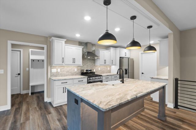 2326 PRIDE MOUNTAIN DR, Columbia, MO 65201