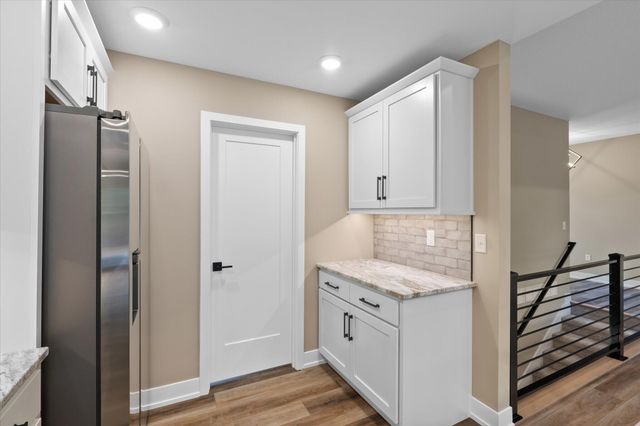 2326 PRIDE MOUNTAIN DR, Columbia, MO 65201