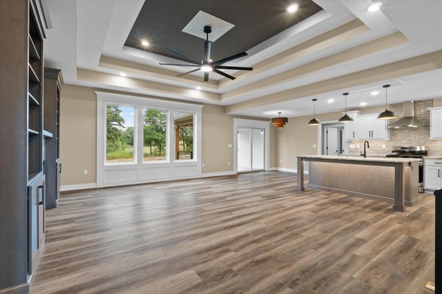 2326 PRIDE MOUNTAIN DR, Columbia, MO 65201