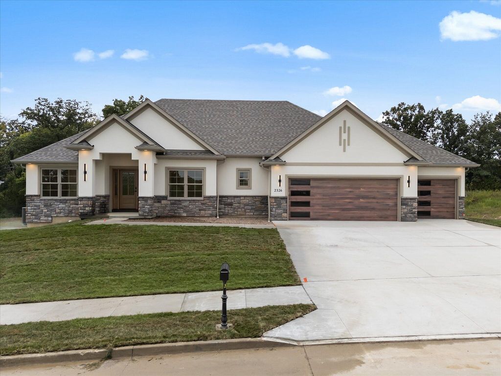 2326 PRIDE MOUNTAIN DR, Columbia, MO 65201