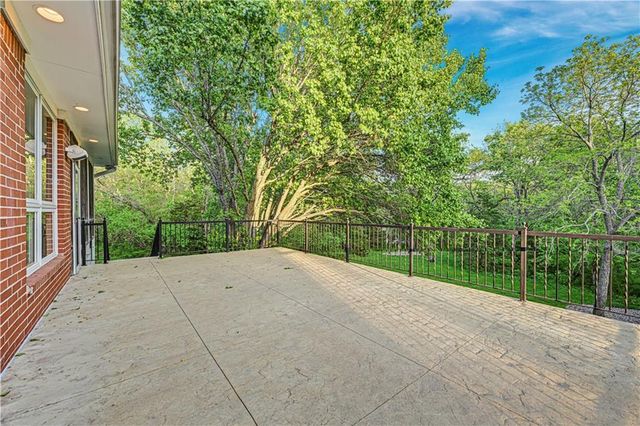 8200 W 172nd Terrace, Stilwell, KS 66085