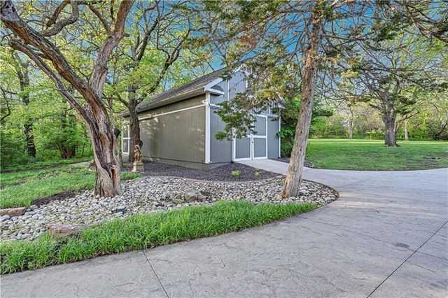 8200 W 172nd Terrace, Stilwell, KS 66085