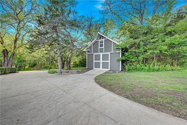8200 W 172nd Terrace, Stilwell, KS 66085