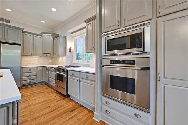 8200 W 172nd Terrace, Stilwell, KS 66085