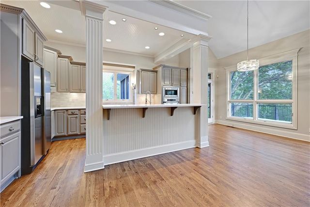 8200 W 172nd Terrace, Stilwell, KS 66085