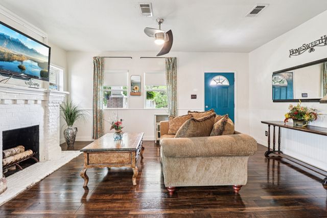 2704 Travis Avenue, Fort Worth, TX 76110