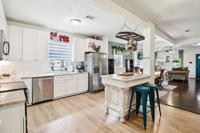 2704 Travis Avenue, Fort Worth, TX 76110