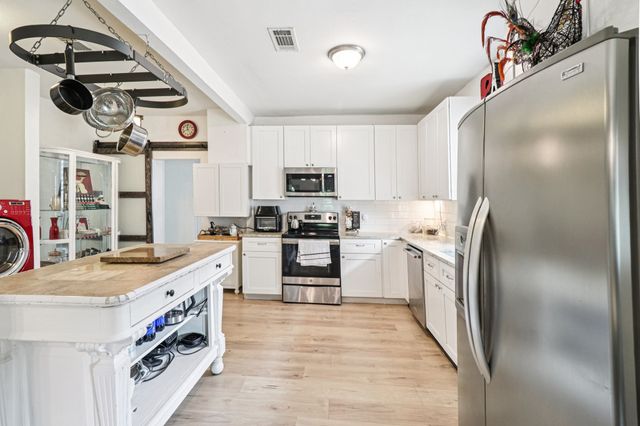 2704 Travis Avenue, Fort Worth, TX 76110