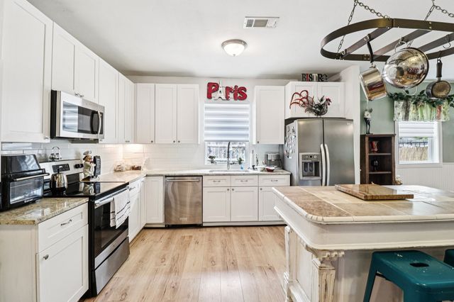 2704 Travis Avenue, Fort Worth, TX 76110