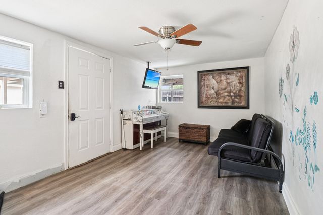 2704 Travis Avenue, Fort Worth, TX 76110