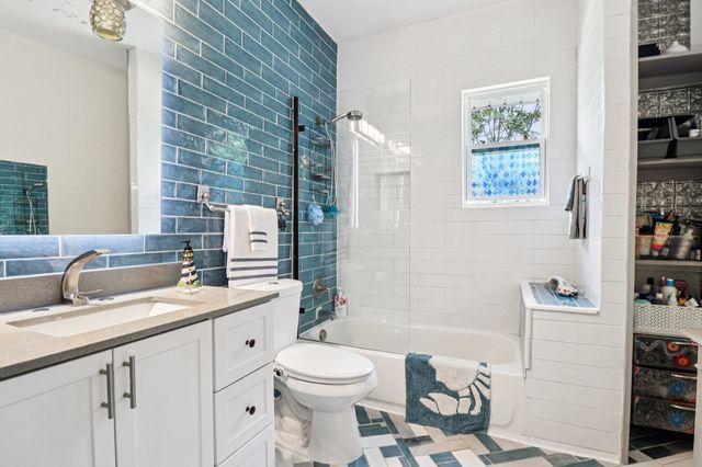 2704 Travis Avenue, Fort Worth, TX 76110