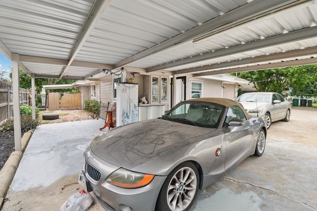 2704 Travis Avenue, Fort Worth, TX 76110