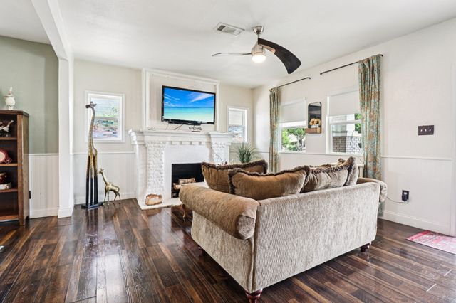 2704 Travis Avenue, Fort Worth, TX 76110