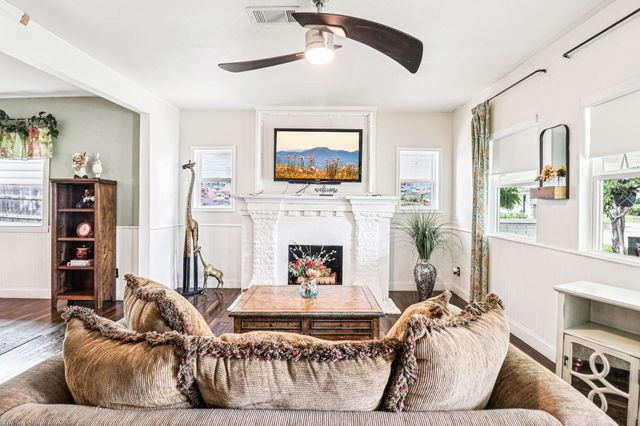 2704 Travis Avenue, Fort Worth, TX 76110