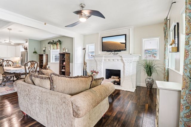 2704 Travis Avenue, Fort Worth, TX 76110