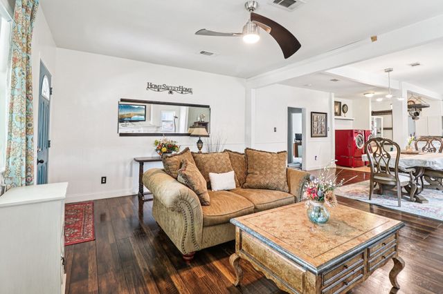2704 Travis Avenue, Fort Worth, TX 76110
