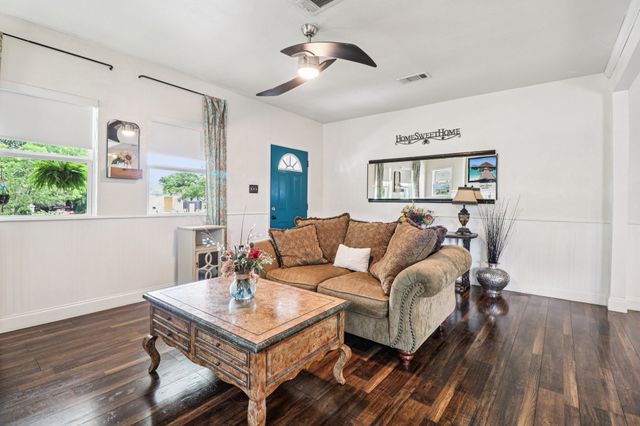 2704 Travis Avenue, Fort Worth, TX 76110