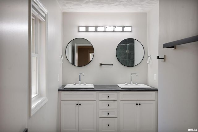 12 TIMBER Lane, Geneseo, IL 61254