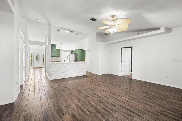 1031 E WALTS AVENUE, Deland, FL 32724