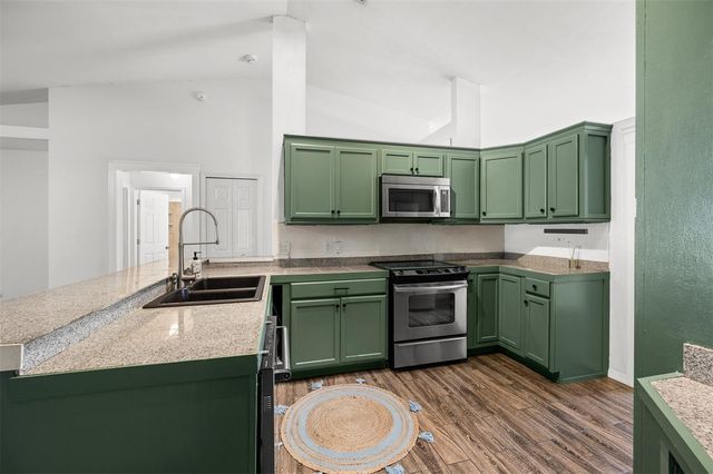 1031 E WALTS AVENUE, Deland, FL 32724