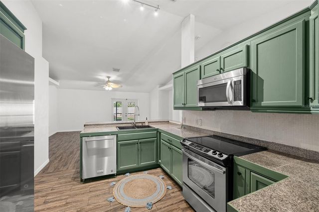 1031 E WALTS AVENUE, Deland, FL 32724