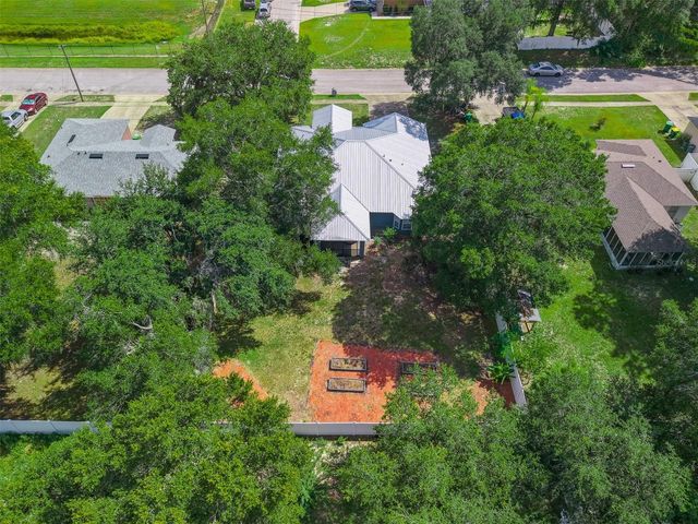 1031 E WALTS AVENUE, Deland, FL 32724