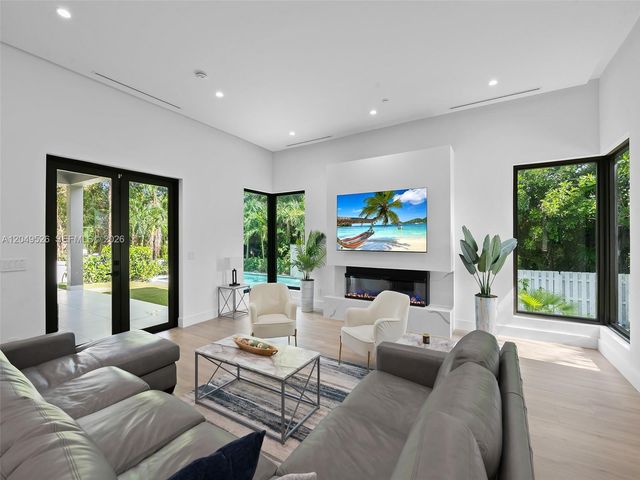 638 Lakeside Harbor, Boynton Beach, FL 33435