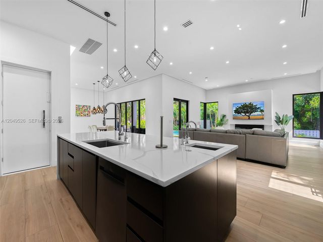 638 Lakeside Harbor, Boynton Beach, FL 33435